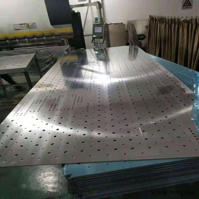 建筑門頭2.0mm氟碳噴涂閃銀色鋁板 沖孔鋁板 圓形鋁單板款式定制