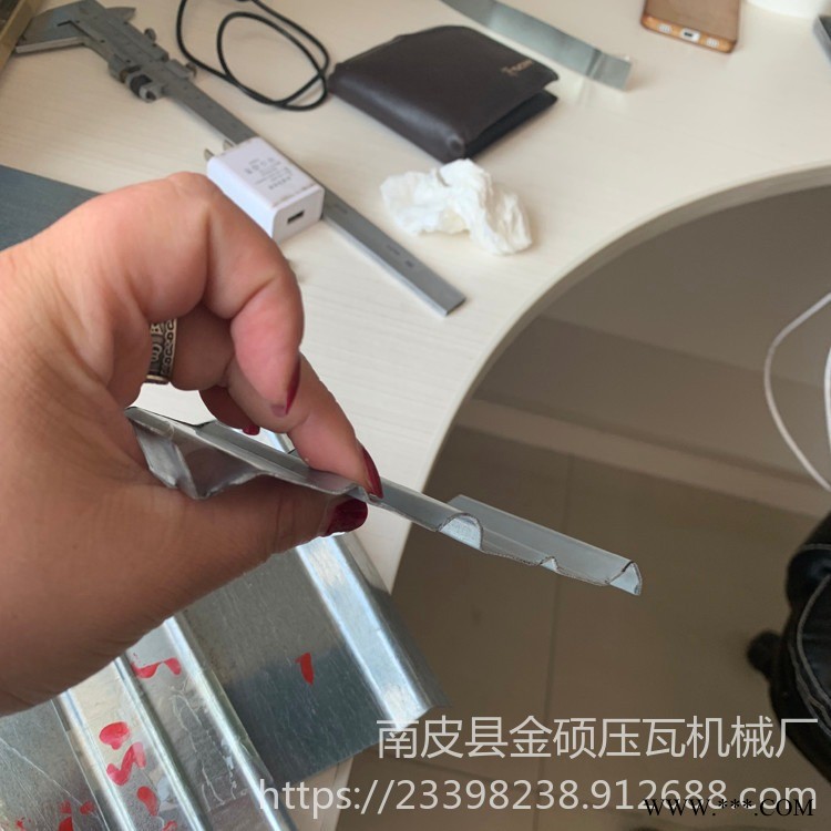 金碩廠價(jià)定做 鋁板成型機(jī)器 鋁板成型機(jī)設(shè)備 鋁板成型機(jī) 型號(hào)齊全